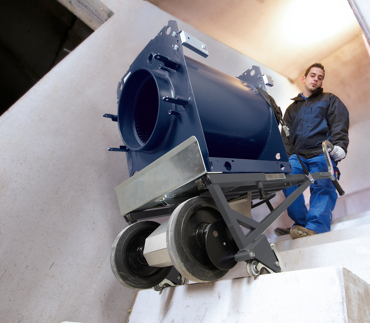 Schwerlasttransport über Treppen mit nur einer Person ist kein Problem mit unserem CargoMaster