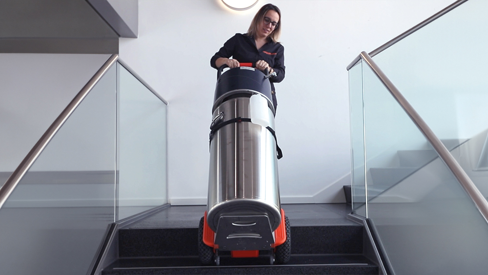 Sauerstoffflaschen mit Leichtigkeit in die oberen Stockwerke transportieren