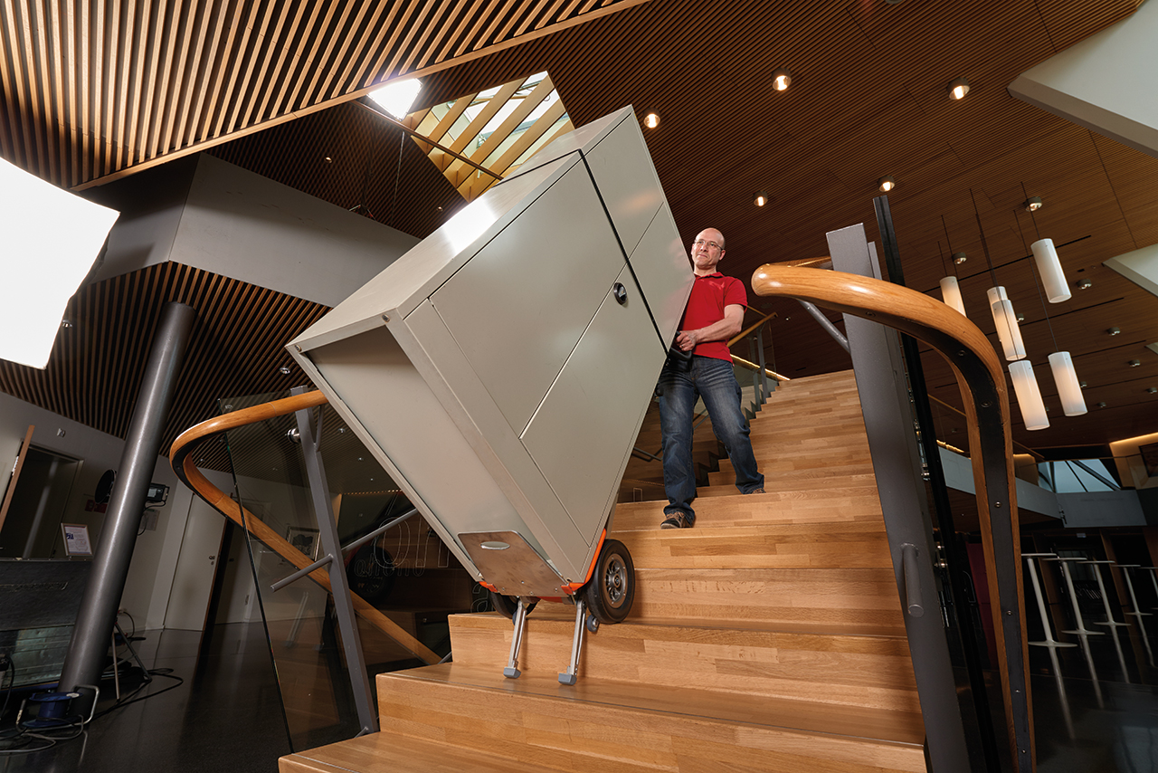 Große Schränke mit Leichtigkeit über Treppen direkt an den Einsatzort befördern