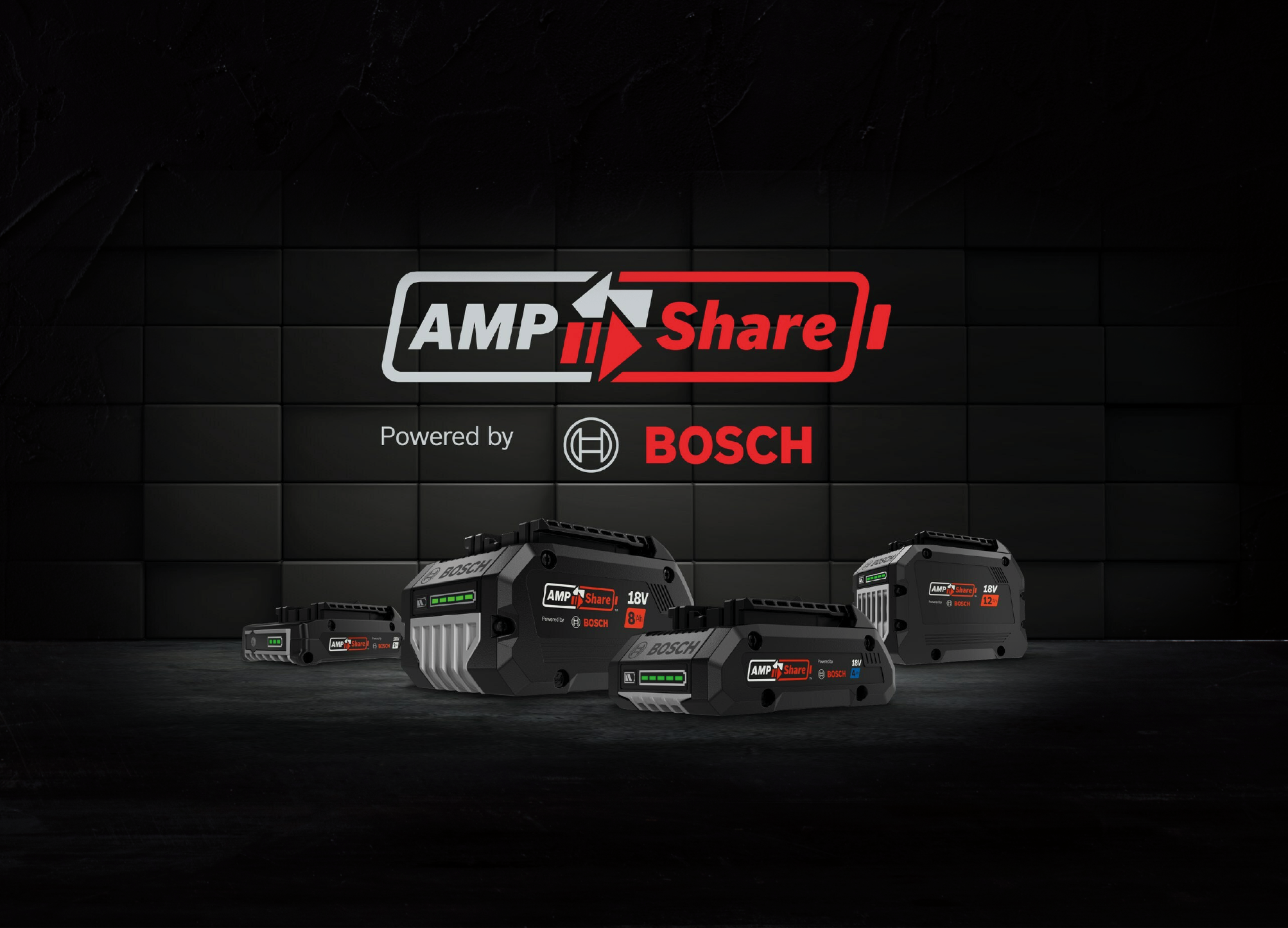 Das Bild zeigt das AMPShare Powered by BOSCH Logo in grau und rot, sowie einige verschiedene Bosch Akkumodelle in unterschiedlichen Größen.